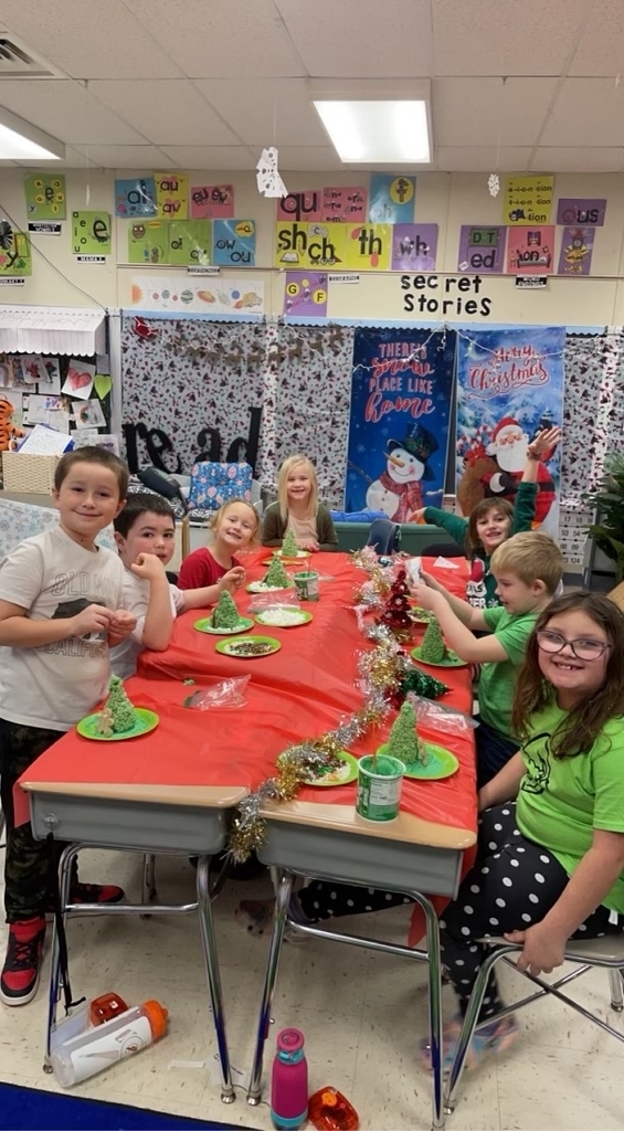 elementary students decorate trees